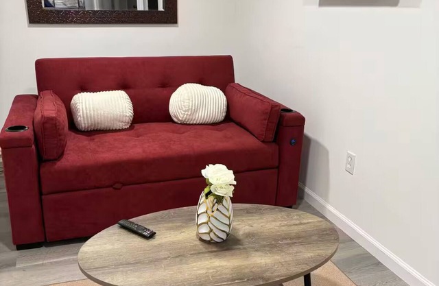 Cozy 2BD Basement Haven in the Big Apple…
