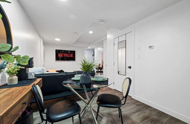 Cozy 2BR Bsmt Suite | Near Commonwealth & Rogers!