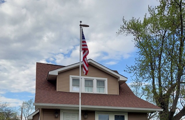Cozy 2BR House in Quaint Neighborhood, Minutes from Downtown