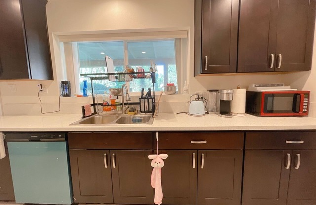 Cozy 2BR House with huge backyard walking 3 mins to supermarket