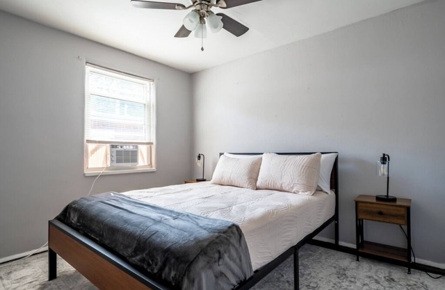 Cozy 2BR Retreat / Workspace + Washer/Dryer