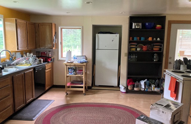 Cozy 3-bedroom house with AC and WiFi in welcoming McGrath