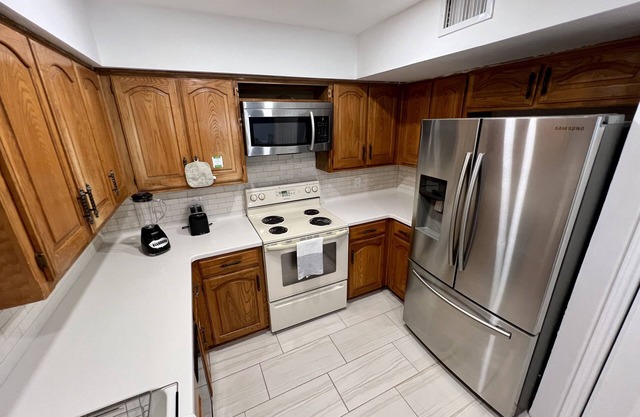 Cozy 3-BR T/H near A&t Stadium/ Globe Life Field