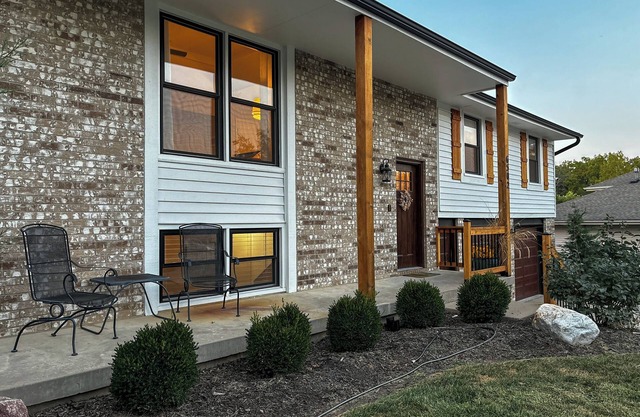 Cozy 3BR w/ Pool, Fire Pit, Near KC Stadiums & Fun