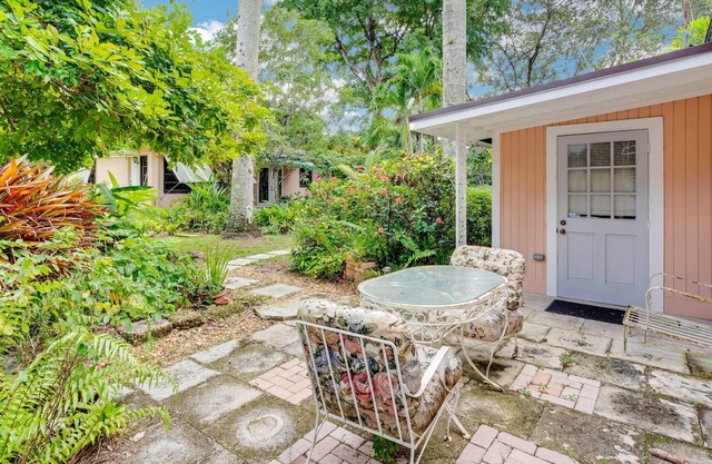 NEW LISTING! Cozy and Comforting Dog Friendly Coach House Close to Beach by RedAwning