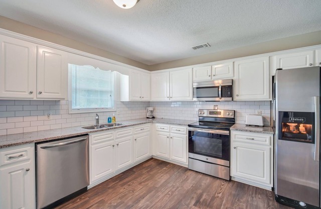 Cozy and Contemporary Villa 1 Mile From GSU