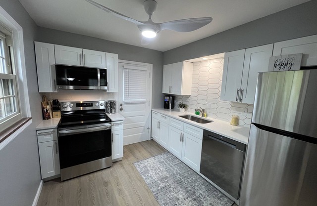 Cozy and Modern Home close to Downtown!