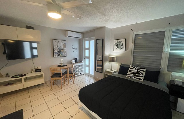 Cozy apartment with balcony, parking and security. AC WIFI SAN JUAN