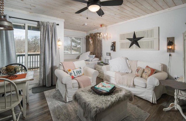 Cozy Autumn Studio! Trails & Mountain Views