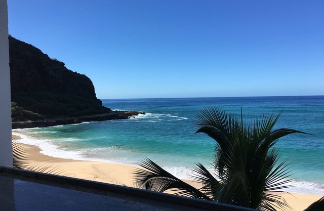 Acogedor condominio frente a la playa en Makaha