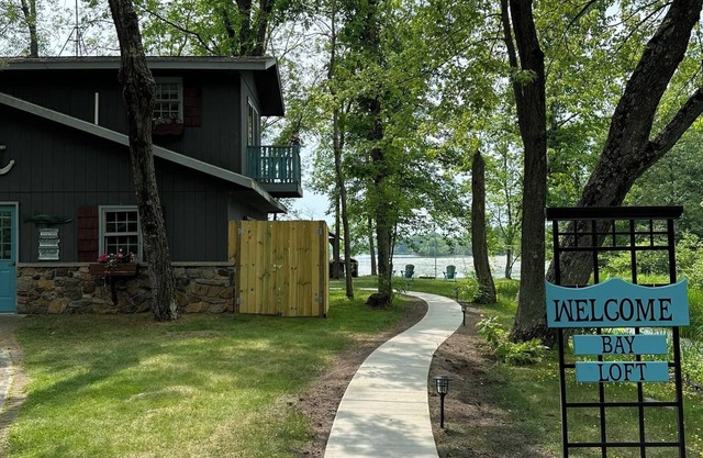 Cozy boathouse in enchanting Stevens Point with AC