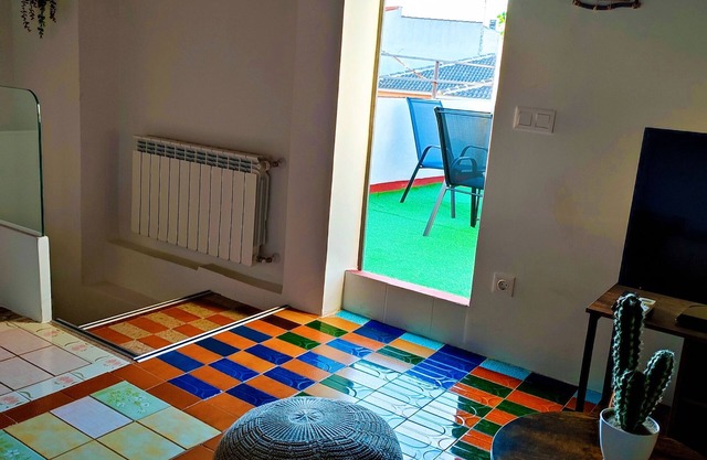 Acogedor , luminoso, terraza-solarium, salon rustico. Muy cerca de Madrid.......
