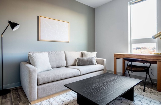 Cozy Brighton 1BR w/ W/D, Doorman, near T & Shopping