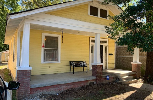 "Cozy Bungalow with Serene Fenced Yard - Stroll to Top Restaurants/Bars!
