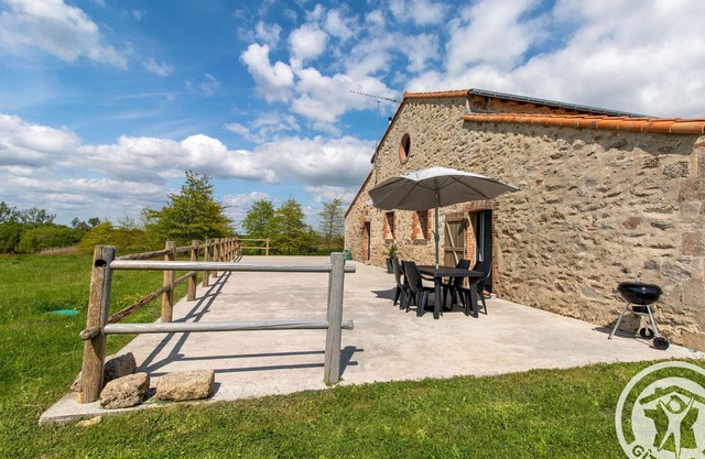 Acogedor Gîte entre Cholet y Puy du Fou con Terraza y Equipamiento Completo