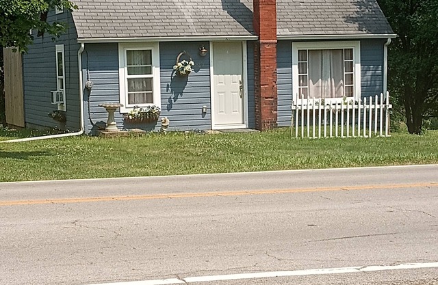 Cozy cabin in charming Navarre. Close to trails. Hall of fame. Amish country