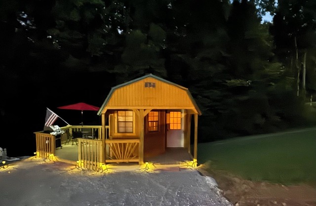 Cozy cabin near ATV trails/ Norris Lake/Moutain lake Marina in Rocky Top, TN!