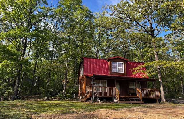 Country Cabin recientemente remodelado y moderno, cerca de Devil's Den.