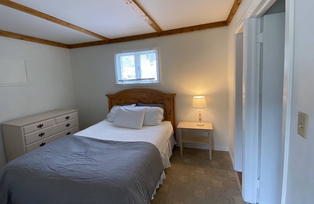 Cozy cabin with big views! Less than a mile from VT Summer Festival Horse Show