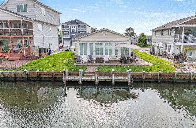 Cozy Canal Front Home - 3BR w/ Boat slip-Fenwick