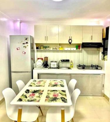 Cozy Central - Near arca south signal taguig