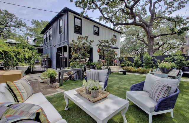 Acogedor y elegante apartamento ubicado entre robles en el corazón de Austin