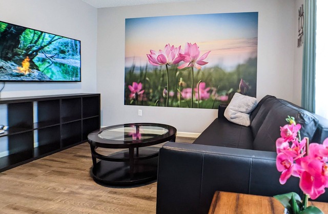 Cozy, clean & spacious townhouse - Unit 2