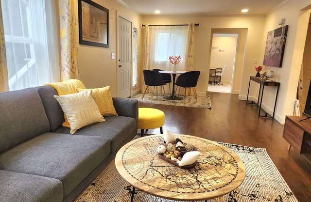 Cozy Contemporary 2BR with sofa bed in the office