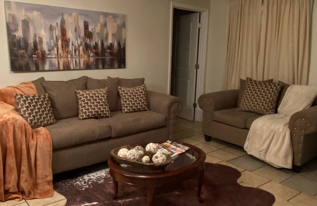 Cozy Cottage 102, Near the Hospital 7 min away! Pet Friendly! Family Friendly!