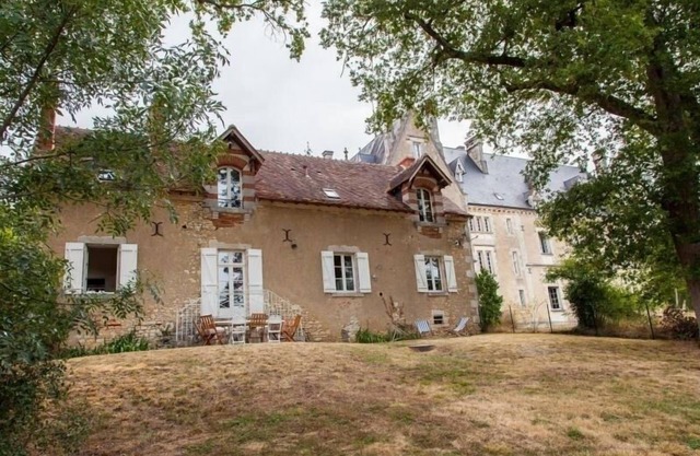 Casa acogedora en Berry: cerca de Châteauroux, ideal para familias, jardín, WiFi, parking privado.