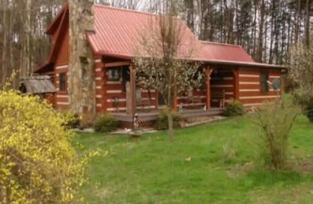 Cozy Country Cabin NUEVO: ¡Bañera de hidromasaje y ducha al aire libre! (sin gastos de limpieza adicionales)