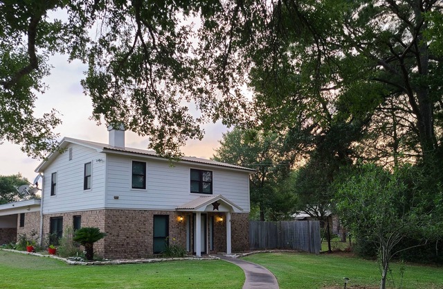 Cozy Country Cottage - Lake Somerville