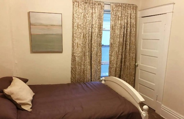 Cozy Downtown 3 Bedroom Home
