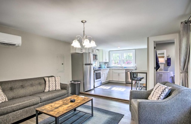 Cozy Downtown Aiken Apartment Shop, Dine and Golf!