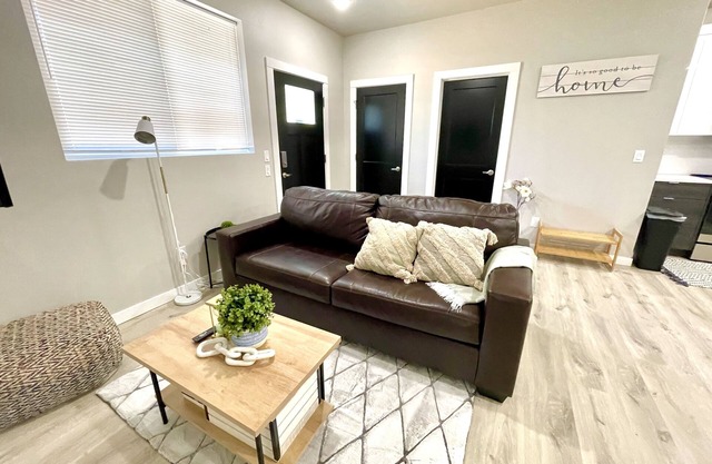 Cozy Downtown Apartment 2br/1bth