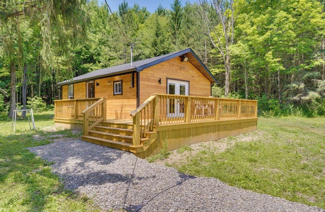 Cozy Ellicottville Cabin w/ Water Views - Near Ski