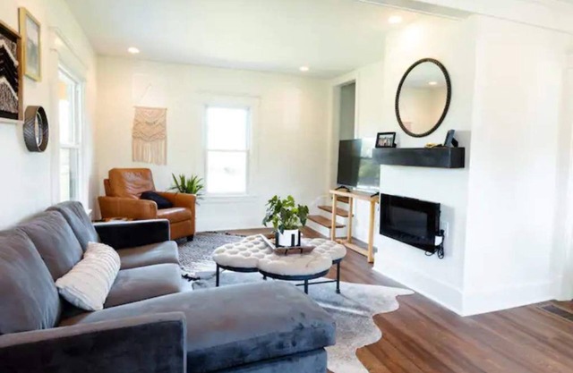 Cozy farmhouse on Kentucky horse farm