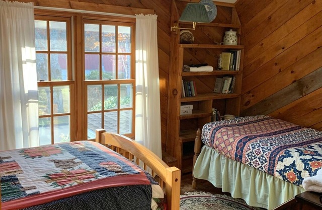 Cozy Farmhouse Retreat in the Berkshires - Gabriel’s Room