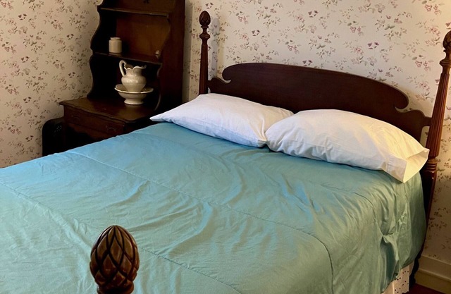 Cozy Farmhouse Retreat - Judy’s Room