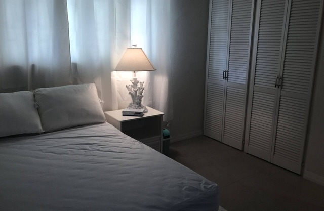 Acogedor apartamento de 1 dormitorio1bath completamente amueblado, ubicado en la costa sur