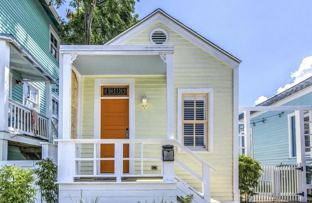 Cozy Historic Beach Cottage I