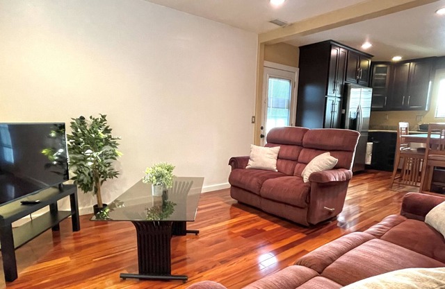 Cozy Home 20min to Disney, LA, Beaches