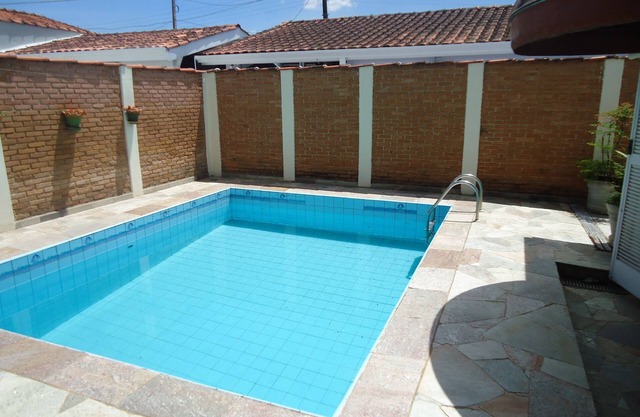 ¡CASA ACONCHEGANTE Y ARRIENDA! ¡¡¡BUENO TRANQUILO !! EN EL CENTRO NUEVO !!