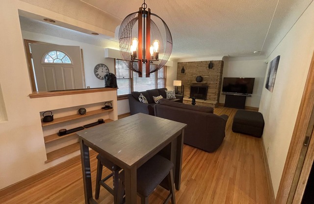Cozy Home in Victory Pkwy!