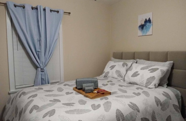 Acogedora casa con wifi, Netflix, desayuno, cerca del aeropuerto