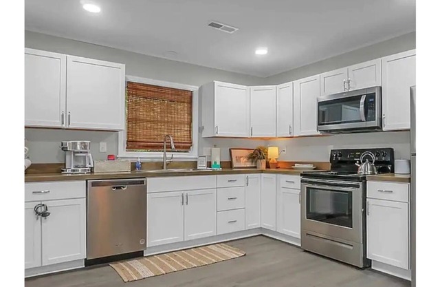 Cozy House close to Charleston pet friendly