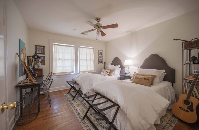 Cozy in the city...blocks to MTSU & 1 mile stroll down Main to historic Square