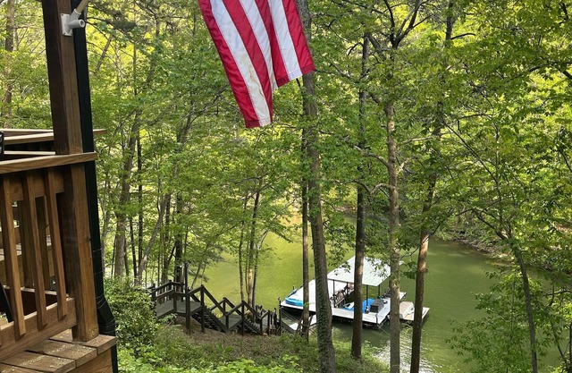 Acogedora cabaña frente al lago, capacidad para 9 personas, lago Allatoona