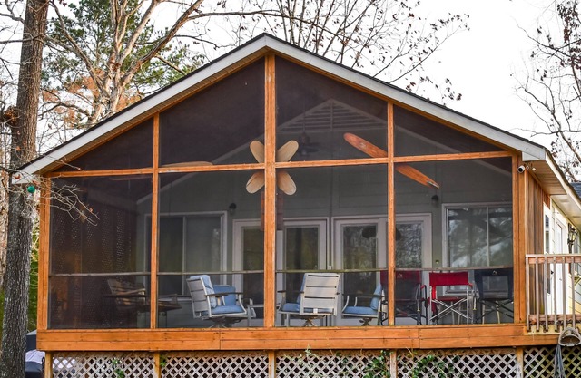 Cozy Lake Murray Gem, 2 bedroom house in charming Chapin with WiFi and AC