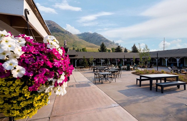 Cozy Lodge w/ Heated Pool Near Jackson Hole Downtown - 3 Units